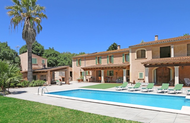 Sa Vall des Fangar: idyllic location in the countryside, large pool, garden, internet