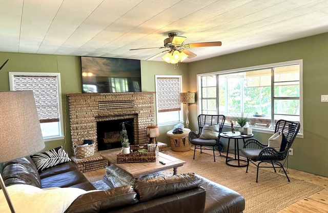 Sailfish Cottage Tenkiller Lake 1/4 mile to Snake Creek Marina