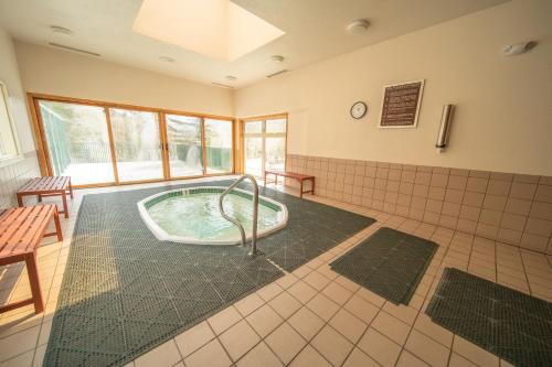 Saints John 2526 by SummitCove Lodging