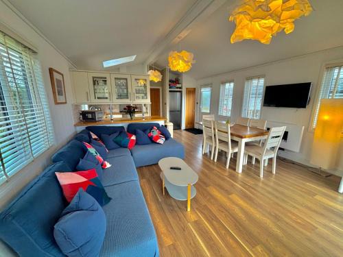 Salcombe Retreat Lodge 2
