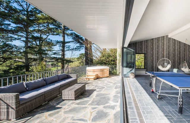 Salcombe Retreat - Seven Bedroom Villa, Sleeps 16
