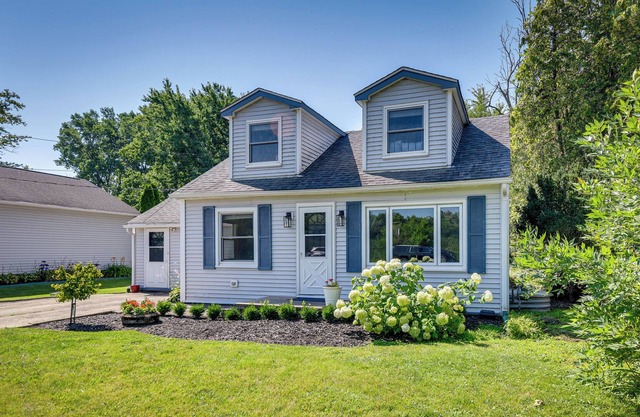 Salem Lakeside Getaway w/ Grill & Deck!