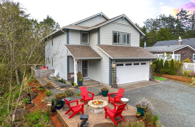 Salt Aire, Manzanita Or. Hot tub, Air Hockey, Fire pit, 1 Dog Ok