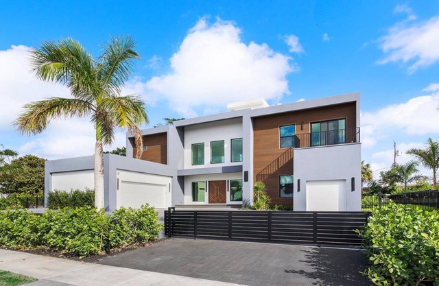 SALT HAUSBrandNew! 6BR/6BA Contemporary Retreat, Heated Pool/Spa. Walk to Beach!