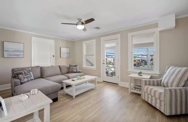 Salt Life Retreat Unit B- 2BR/1BA,Heart of Margate