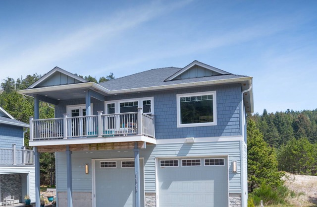 Salt Lyfe 2 BR Sleeps 6+2 CH 2 Min Walk To Beach