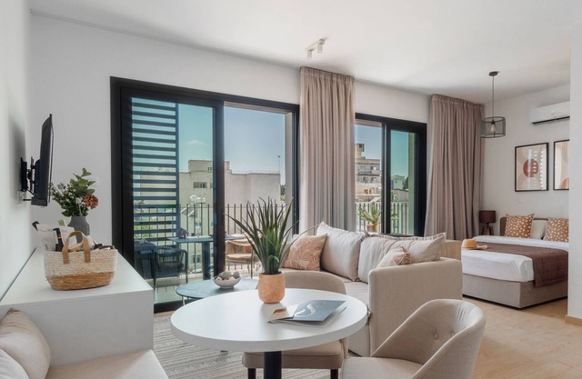 Sanders Armonta - Cute Studio w/ Balcony