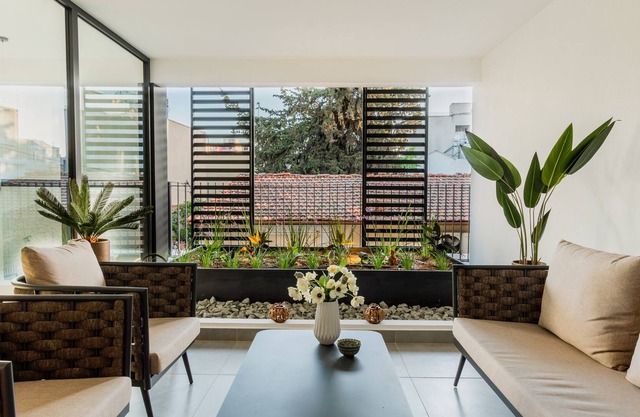 Sanders Armonta - Enchanting Studio w/ Balcony