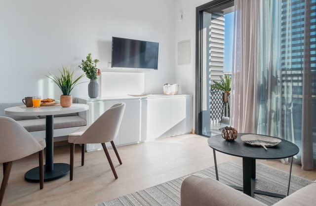 Sanders Armonta - Inviting Studio w/ Balcony