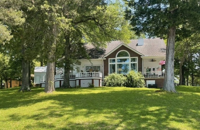 Sandi’s Point Lake House!