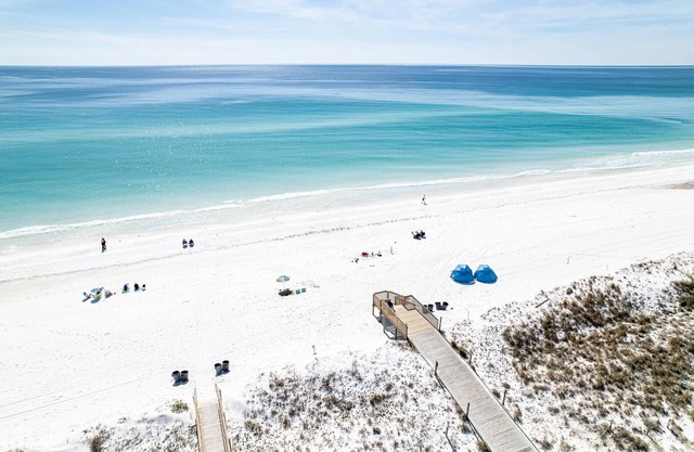 Sandpiper Cove 8113 Studio Bedroom Condo by RedAwning