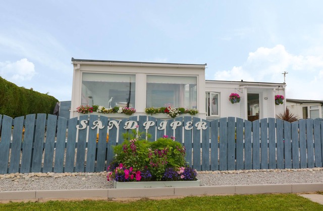 SANDPIPER, pet friendly, country holiday cottage in Southerness