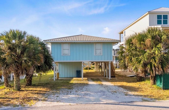 🏖️Sands of Time | Pet Friendly 2BR Home | Prime Location | Walk to the Beach