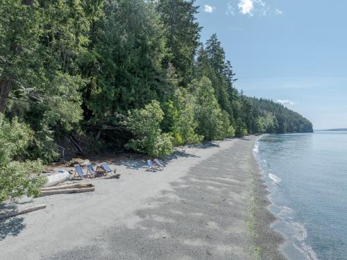 Sandy Beachfront, Hot Tub, Pet-friendly, Kayaking