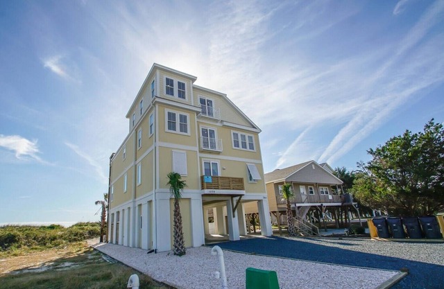 "Sandy Dunes" - Oceanfront Home w/Private Pool, 8 Bedrooms/6.5 Bathrooms