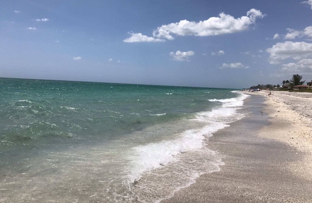 Sandy Toes Retreat.Beachside of Street.150 Steps to Stunning Sunsets Await Y