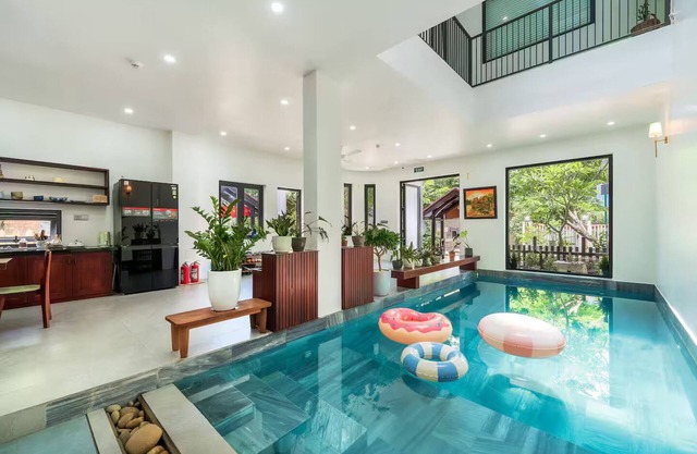 Sanh homestay pool windows mall