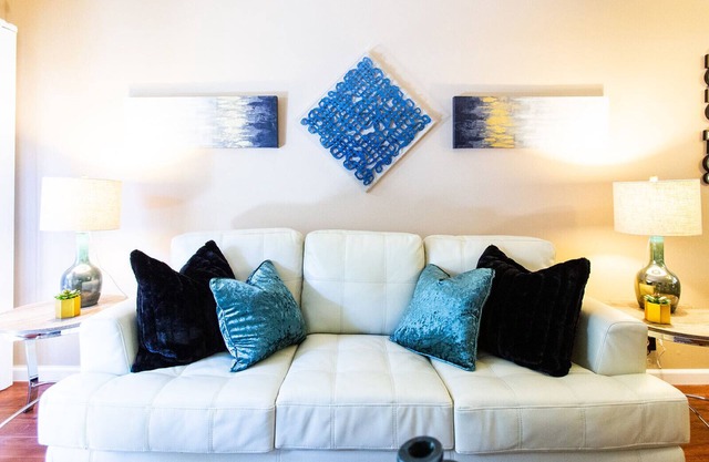 Sanitized Modern Comfort FAST WIFI CALI KING BED