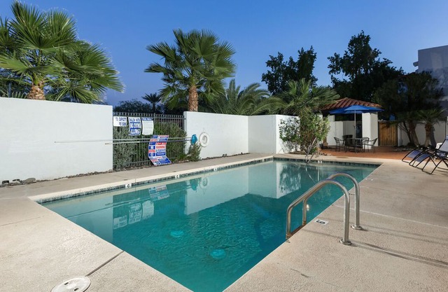 *SANITIZED* Speakeasy Luxury 2 BR/ Condo/ Pool/ Old Town Scottsdale