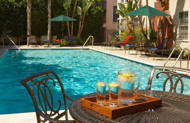 Santa Monica Bliss Cozy 1BR Apartment w/Resort Vibes