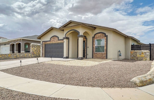 Santa Teresa Home w/Patio & Grill!