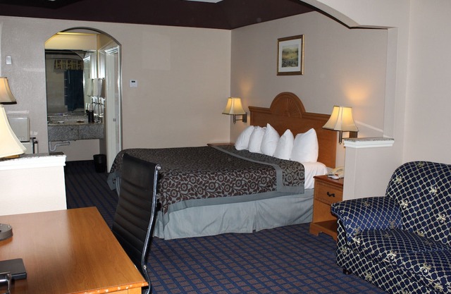 Sapphire Inn & Suites