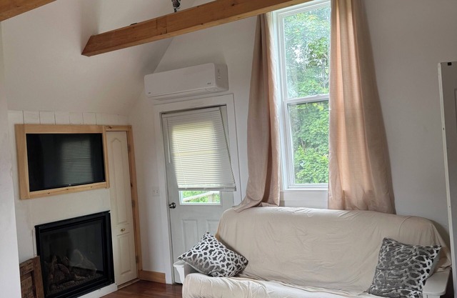 Sauna, Fireplace near affordable skiing in Camden, Maine!