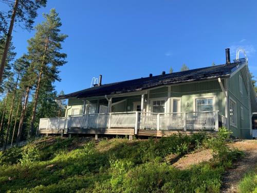Saunaharju 5 järven rannalla