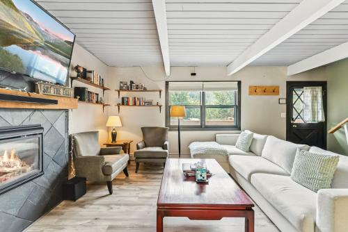 Scenic Basecamp Retreat Near Trails and Town