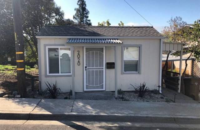 Scenic Cottage | Freestanding House