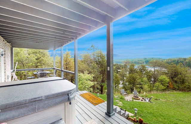 Scenic Douglas Lake home w/deck, hammocks, & hot tub - free attraction tickets