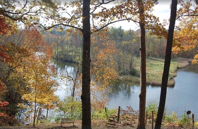 Scenic Setting Just 8 Minutes From Athens