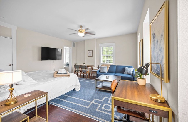 Scenic South Main Apartment with Breathtaking Views for 3 Guests