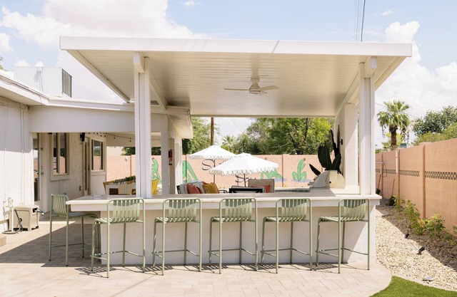 Scottsdale Sass, just 4 Min to Old Town Scottsdale with Heated Pool