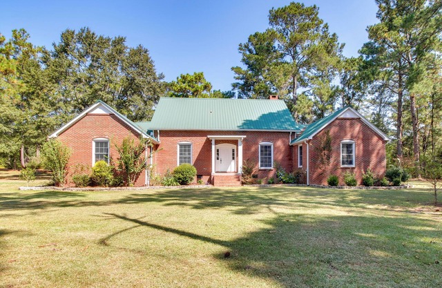 Screened Porch: Peaceful Country Escape in Ashford