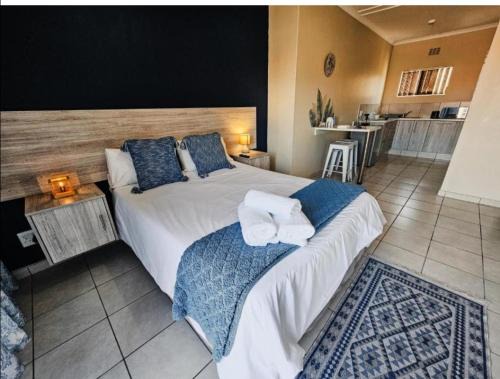 Sea Breeze Manor - Blue Unit