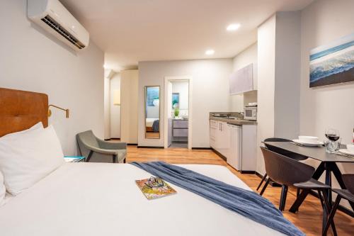 Sea Land Suites