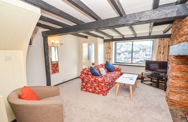 Sea Nook - sleeps 6 guests in 3 bedrooms