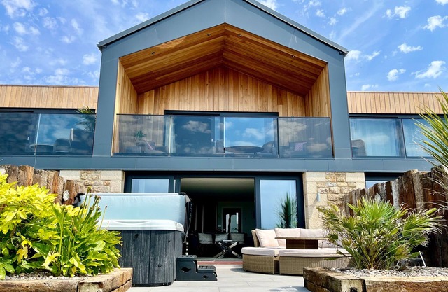 SEA SCAPE, pet friendly, luxury holiday cottage in Sennen