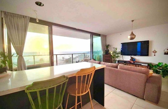 SEA U OLGA - Luxe Apt steps from The Beach