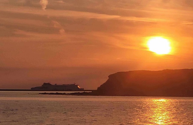 Sea view hut sleeps 4/6