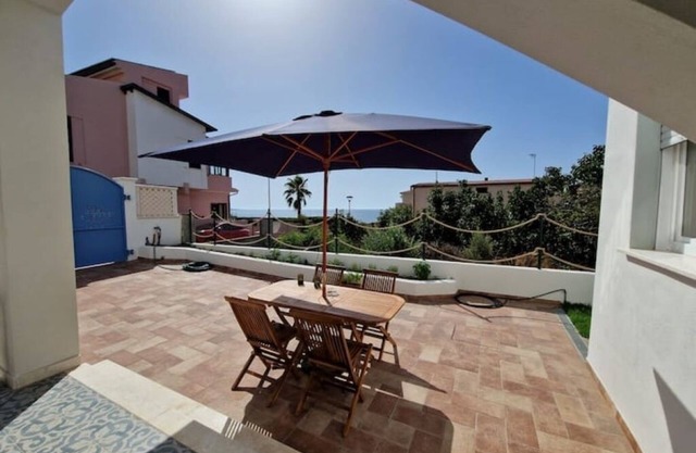 Sea view, walk to beach, apt. "Mistral.