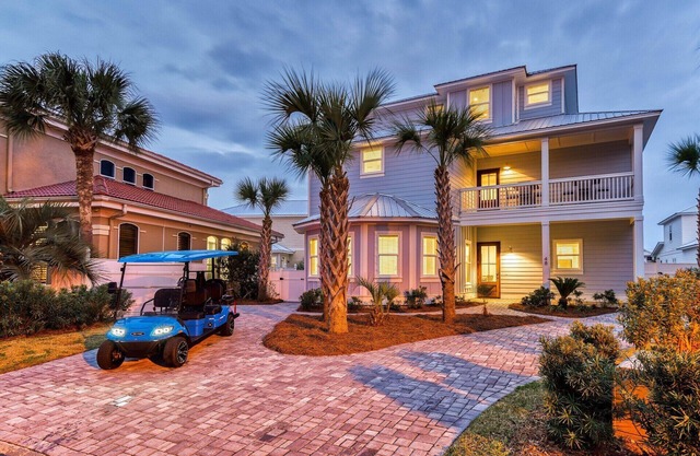 SEA YOU SOON: Gorgeous Home in Gated Neighborhood w/Private Pool & Easy Beach Access!