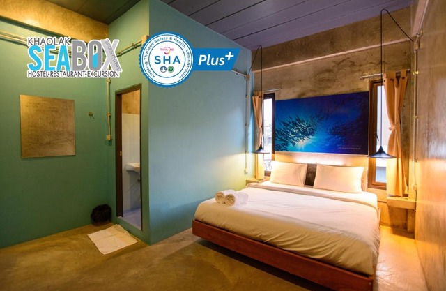 Seabox Khaolak Hostel 