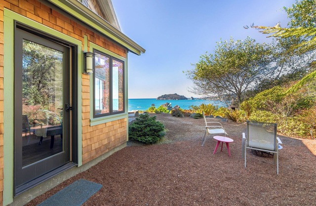 SeaDance- A Romantic Getaway Overlooking Beach