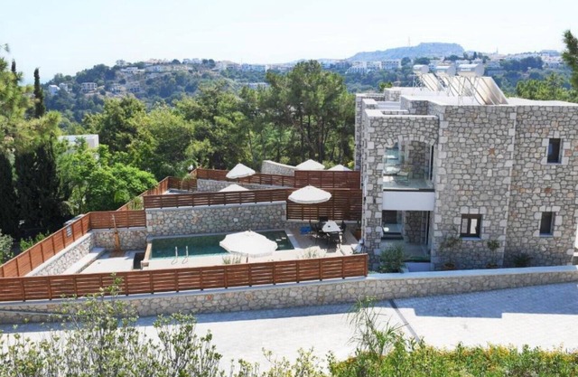 Seaesta Villas - Ideal for parties up to 12 people - with Private Pools