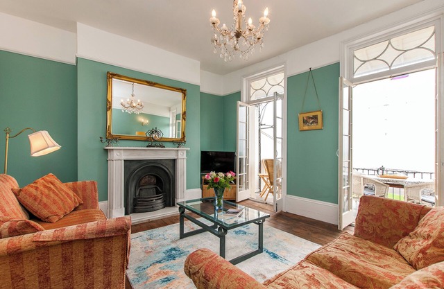 Seafront Regency Townhouse - Uniterrupted Sea Views