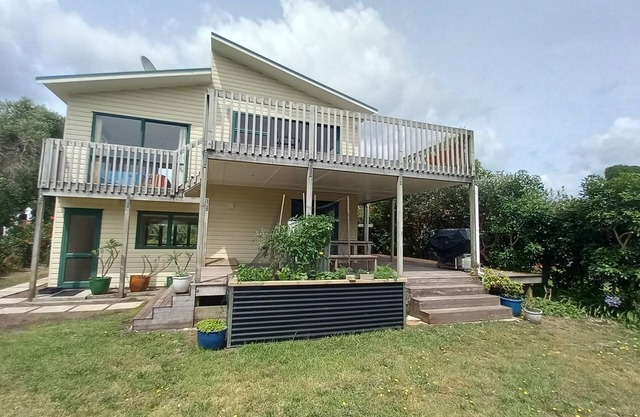 Seas The Day - Taupo Bay