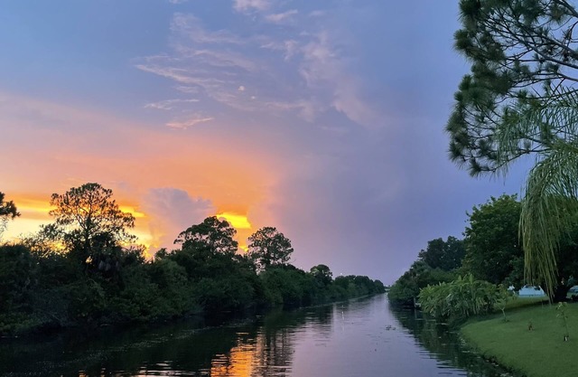 SeaShell Suite on waterfront property with FREE kayaks, bikes and fishing poles