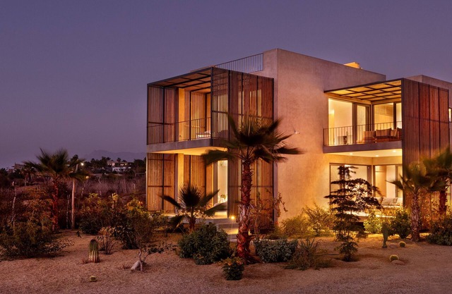 SeaSide, Beautiful New Property besides the Ocean with Great Amenities.